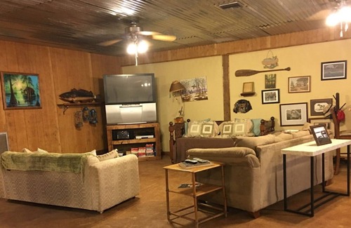 Negreet House | Sleeps 14 Boat Ramp Private Large Game Room Internet