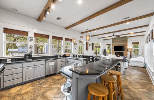 Seagrove Beach House | Sleeps 15 Heated Pool Walk to Seaside Roof Top 1 block to Beach + Chairs & Bikes