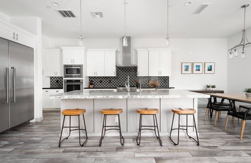 Southwest Village House | Sleeps 15/Walk to Old Town/Luxury Pool/Spa/Firepit