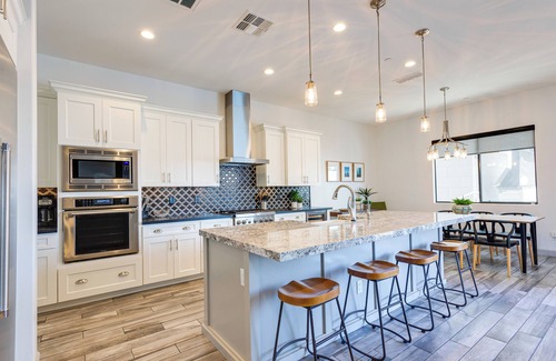Southwest Village House | Sleeps 15/Walk to Old Town/Luxury Pool/Spa/Firepit