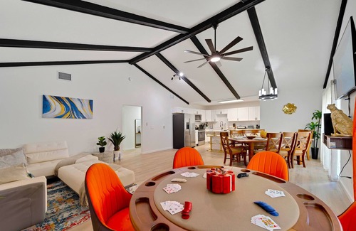 Egypt Lake-Leto House | Sleeps 17/Private Beach & Heated pool/mins to Downtown/Buccs/Bush Gardens/Zoo
