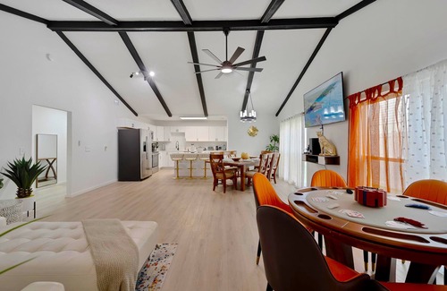 Egypt Lake-Leto House | Sleeps 17/Private Beach & Heated pool/mins to Downtown/Buccs/Bush Gardens/Zoo