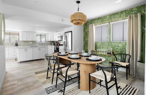 North Mountain House | Sleeps 18~Heated Pool~ Hot Tub~Desert Oasis