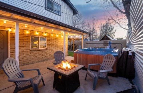 Flagstaff House | Sleeps 18 Hot Tub Pool Table Fire Pit Arcade Game