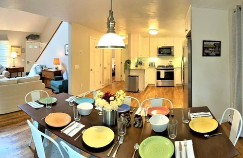 Eastham House | Sleeps 2-8/Soaking Tub/FirePit~Burrows