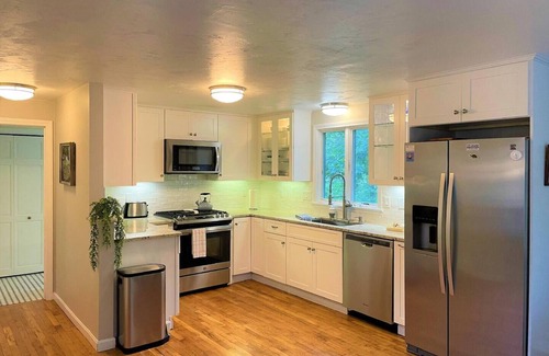 Eastham House | Sleeps 2-8/Soaking Tub/FirePit~Burrows