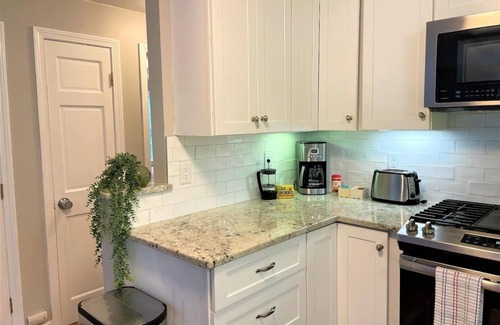 Eastham House | Sleeps 2-8/Soaking Tub/FirePit~Burrows