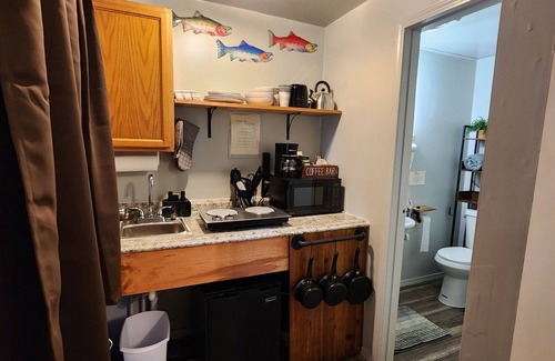 Bear Creek Cottage | Sleeps 2- Private bath