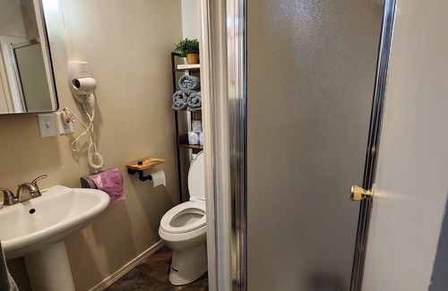 Bear Creek Cottage | Sleeps 2- Private bath