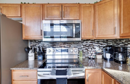 Albrightsville Ski Chalet | Sleeps 20! 1 Minute Walk To Lake & Pool, Family Reunions & Large Groups Welcomed