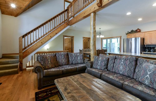 Indian Point House | Sleeps 22 - 8 King Beds - Next to SDC! - Indoor Pool -Vanessa's Vacation Homes