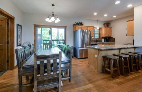 Indian Point House | Sleeps 22 - 8 King Beds - Next to SDC! - Indoor Pool -Vanessa's Vacation Homes