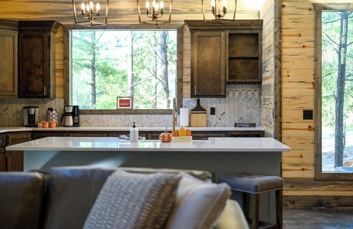 Broken Bow Cabin | Sleeps 22, Creek Side, Pickleball, Basketball Court, Game room in Broken Bow!