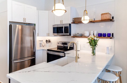 Walnut Hills House | (Sleeps 22) Renovated House 5 Minutes to Downtown