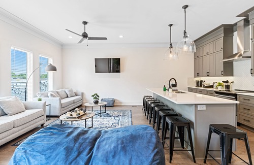 East Nashville House | *SLEEPS 24* Keep the Secret 1 *2 Units * 8BR* 8BA*Amazing Townhomes*