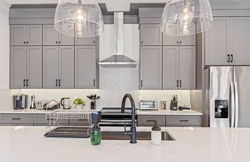 East Nashville House | *SLEEPS 24* Keep the Secret 1 *2 Units * 8BR* 8BA*Amazing Townhomes*