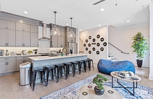Eastwood House | SLEEPS 24 Keep the Secret 2 - 2 Units 8BR 8BA New townhomes