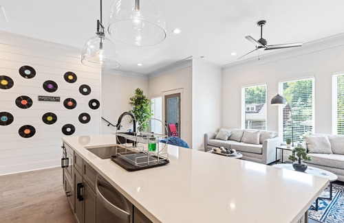 Eastwood House | SLEEPS 24 Keep the Secret 2 - 2 Units 8BR 8BA New townhomes