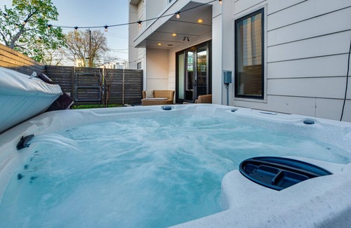 Edgehill House | SLEEPS 24!; SIDE BY SIDE UNITS; HOTTUB; DOWNTOWN!