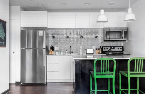 Rutledge Hill House | Sleeps 24 | SoBro Retreat Steps from Live Music & Dining – by AvantStay