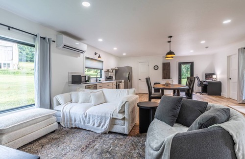 Millersburg House | Sleeps 4, amish country, gorgeous & relaxing.