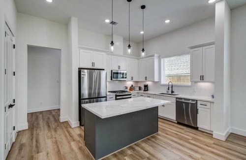 OST - South Union House | Sleeps 5 | 5 Min to Med Center| 10 Min to Downtown