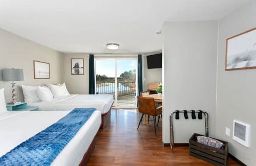 Grayland Resort | Sleeps 52+ | Breakwater Resort | Hotels & Cottages