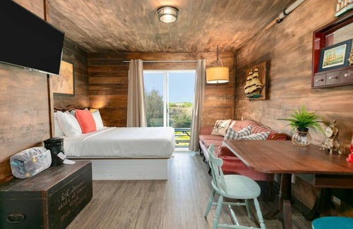 Grayland Resort | Sleeps 52+ | Breakwater Resort | Hotels & Cottages