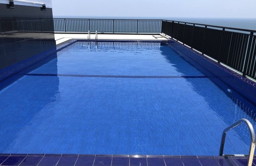 Mount Lavinia Apartment | Sleeps 6, Family friendly , 1 Minute walk to Beach, Bars & Supermarkets 7 mins