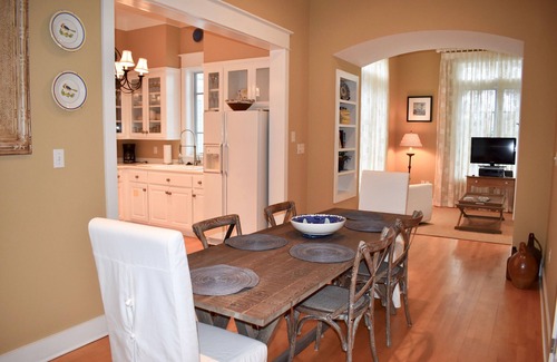 Seaside Cottage | Sleeps 6 in Heart of Seaside, FL! King Primary + 2 Adult Bikes!