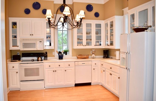 Seaside Cottage | Sleeps 6 in Heart of Seaside, FL! King Primary + 2 Adult Bikes!