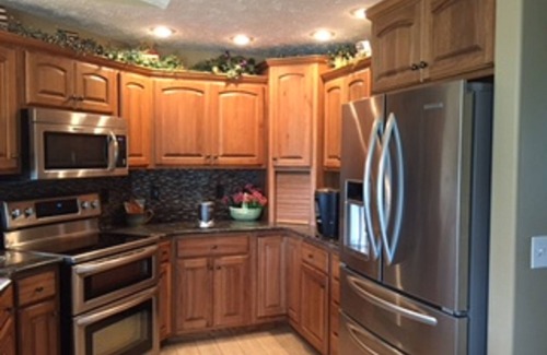 Grand Island House | Sleeps 6 In Nebraska