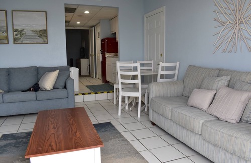 Midtown Ocean City Condo | ★ Sleeps 6✓ Linens &Towels✓ Sunset View✓ Pool✓ Gym ✓