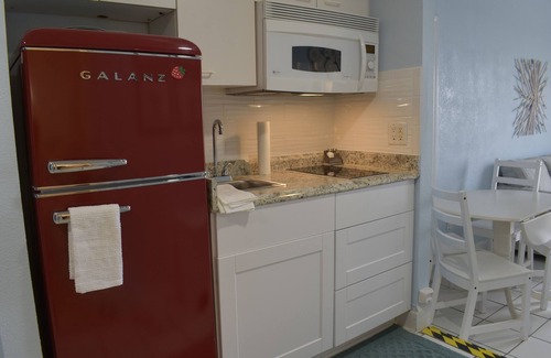 Midtown Ocean City Condo | ★ Sleeps 6✓ Linens &Towels✓ Sunset View✓ Pool✓ Gym ✓