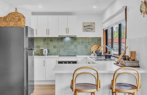 Ocean Grove House | Sleeps 6 - Private Deck - Firepit