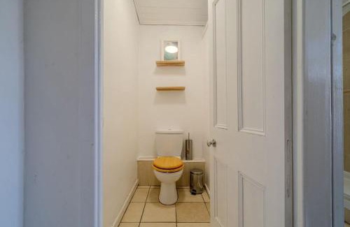 Anfield House | Sleeps 7- Spacious 3 Bed House w Free Parking