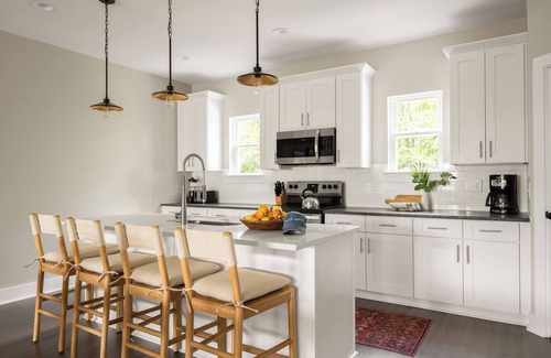 Talbot's Corner House | Sleeps 74 | 8 Nash Homes, 21 Bedrooms + Near Broadway | Cherokee by AvantStay