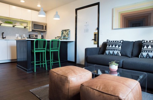 Rutledge Hill House | Sleeps 8 | 4 SoBro Suites Near Bars, Dining & Live Music – by AvantStay
