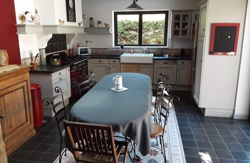 Saint-Jean-Lespinasse Cottage | Sleeps 8, swimming pool, view, classified 4*