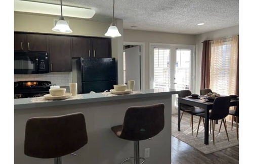 North Arlington Apartment | Sleeps 8 - Free Parking - Minutes to Stadiums - Arlington Entertainment District
