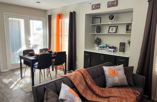 North Arlington Apartment | Sleeps 8 - Free Parking - Minutes to Stadiums - Arlington Entertainment District