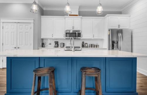 Seagrove Beach House | Sleeps 8, Pool, Minutes to Beach + Free Dolphin Cruise!