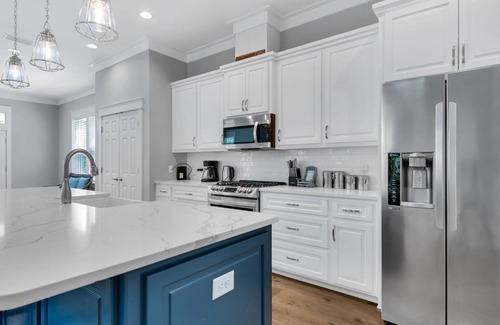 Seagrove Beach House | Sleeps 8, Pool, Minutes to Beach + Free Dolphin Cruise!