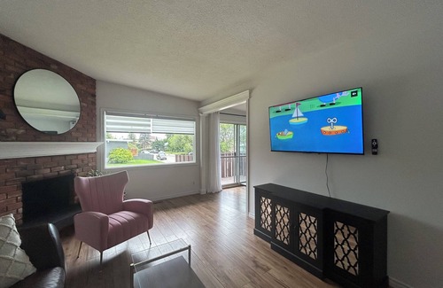 Canyon Meadows House | Sleeps 8/South Calgary Spruce Meadows/Fish Creek