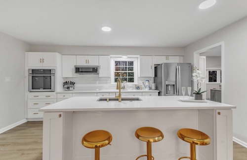 Southwest Raleigh House | SLEEPS 9! Close to lovely downtown Cary/Raleigh/RDU. Pets welcome!