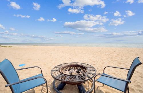 Oscoda House | Sleeps More Cozy Lake Access