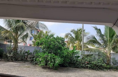 Kumasi Apartment | Sleeps8- Private Secure Parking- Garden- Aircon