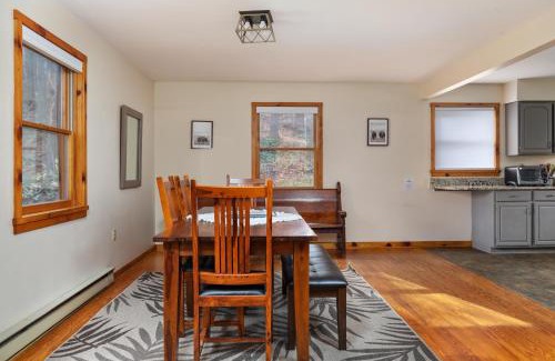 Luray House | Sleepy Hollow 5BR Cabin - National Park 7 Min, Hot Tub, Fire Pit, Sleeps 12