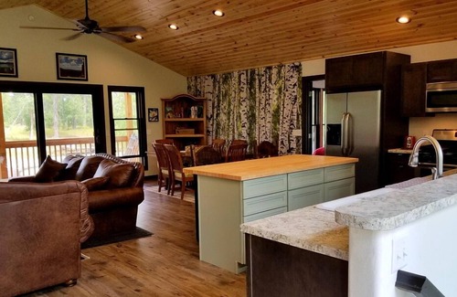 Deadwood Cabin | Sleepy Hollow Cabin with hot tub located in Powder House Pass