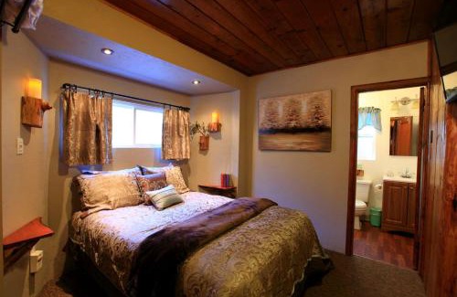 Crestline Cabin | Sleepy Hollow Cabins & Hotel